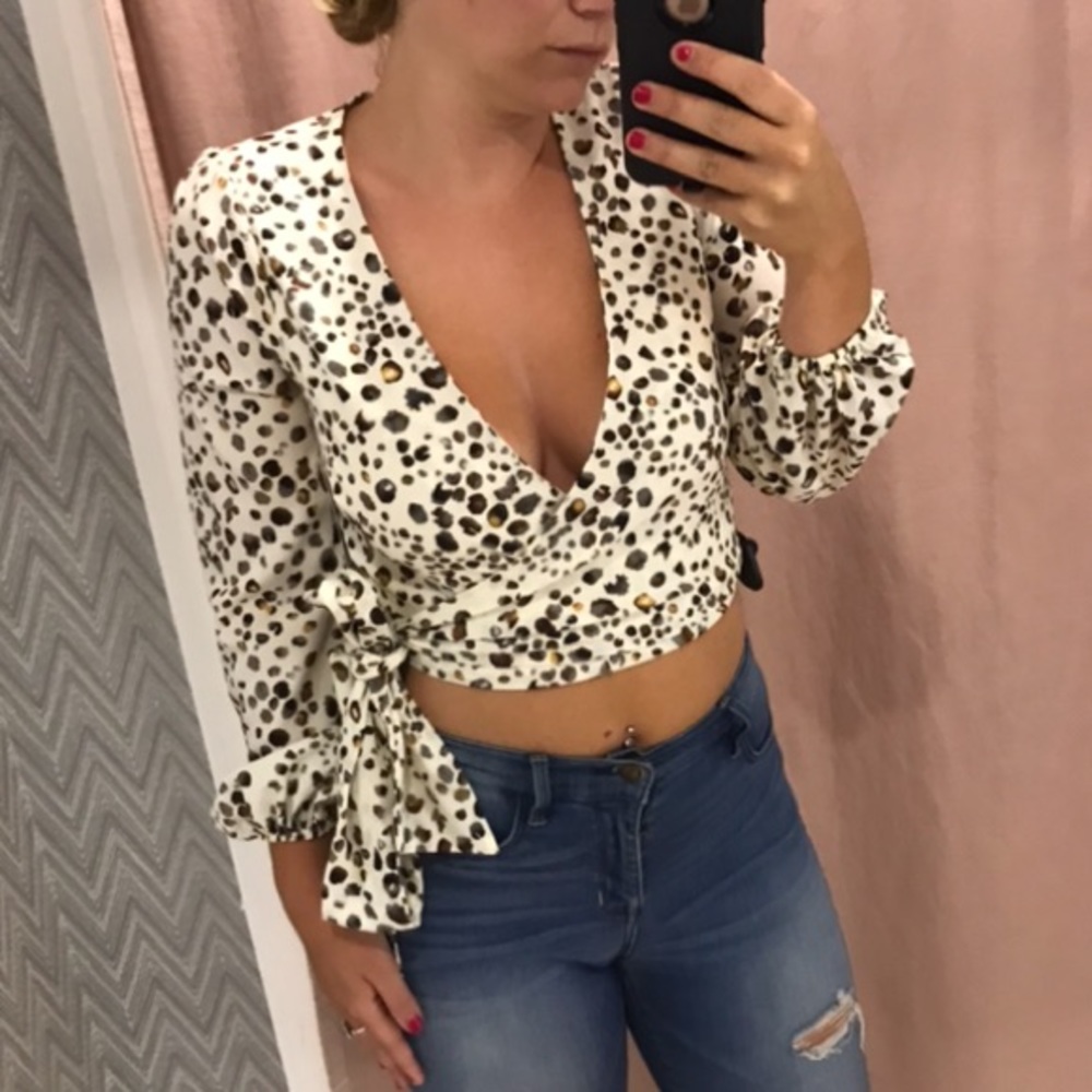 Stunning wrap top✨